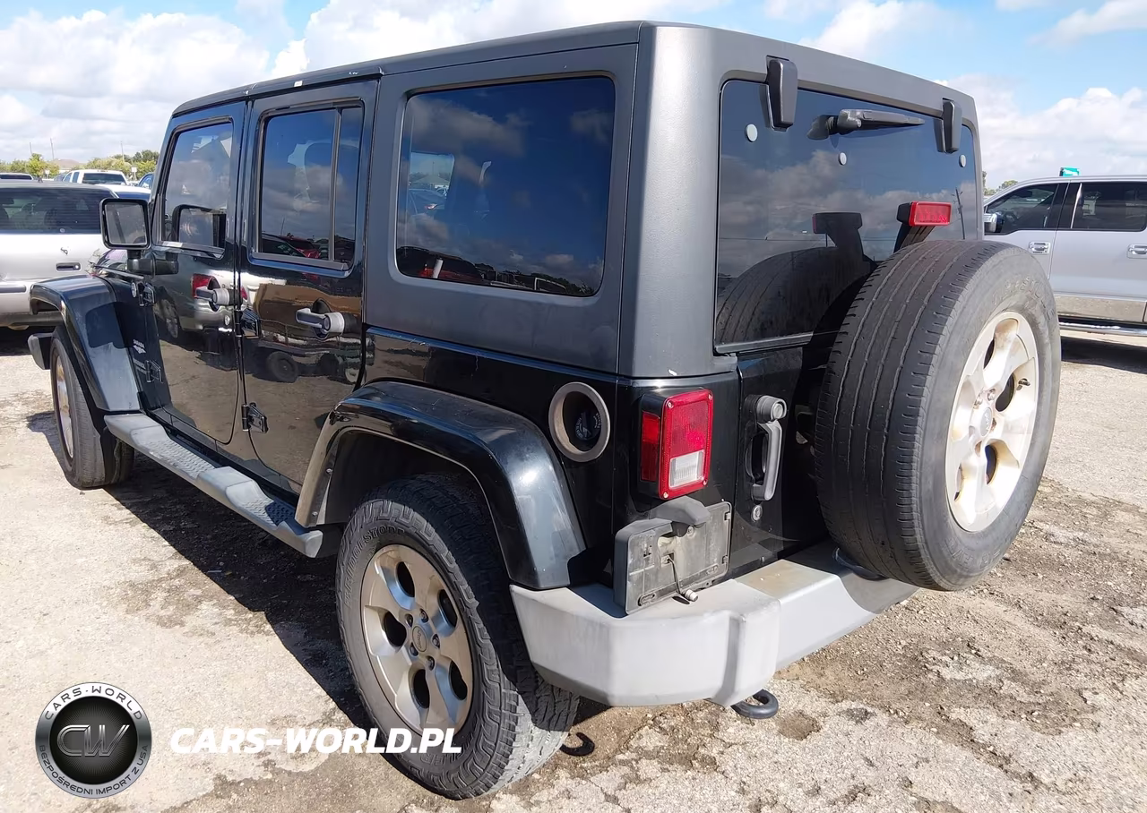2013 Jeep Wrangler Unlimited Sahara VIN:1C4BJWEGXDL677169 - 3