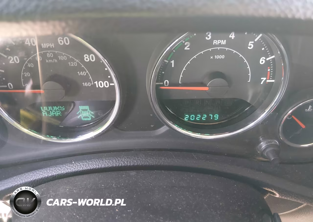 2013 Jeep Wrangler Unlimited Sahara VIN:1C4BJWEGXDL677169 - 7