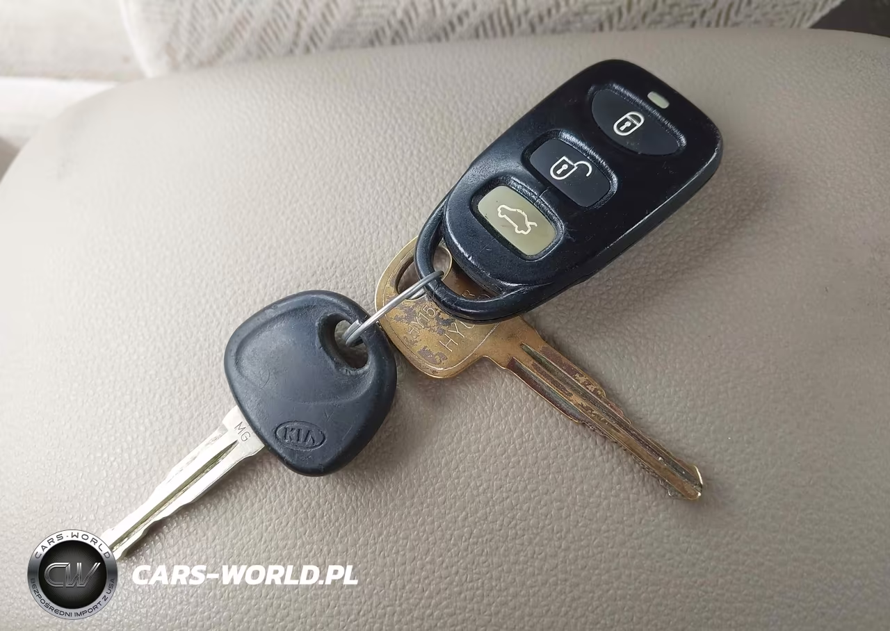 2008 Kia Optima Lx VIN:KNAGE123585212692 - 11