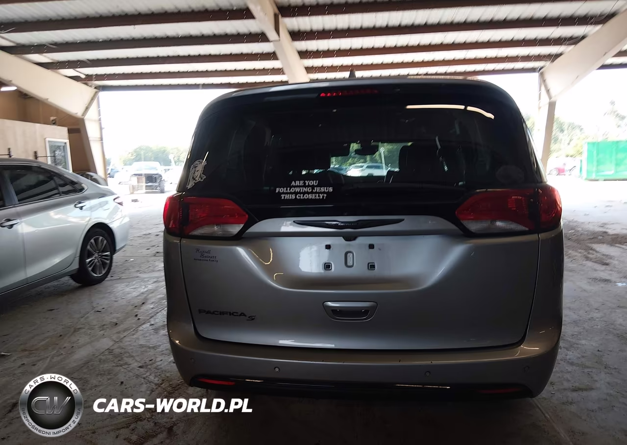 2020 Chrysler Pacifica Touring L VIN:2C4RC1BG1LR233068 - 16