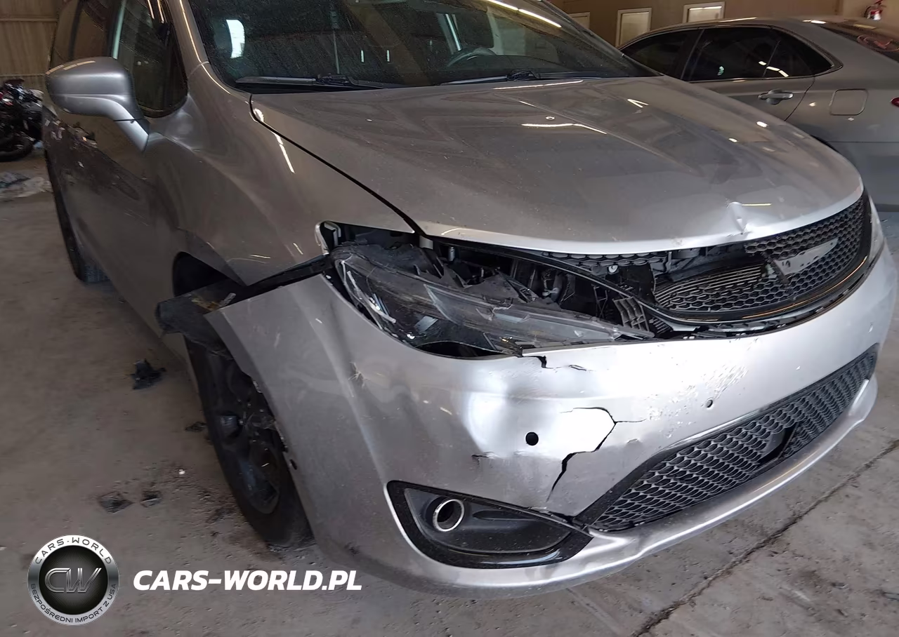 2020 Chrysler Pacifica Touring L VIN:2C4RC1BG1LR233068 - 17