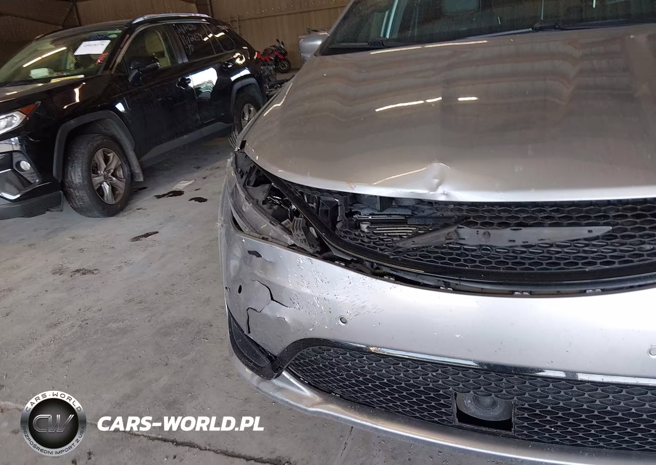 2020 Chrysler Pacifica Touring L VIN:2C4RC1BG1LR233068 - 18