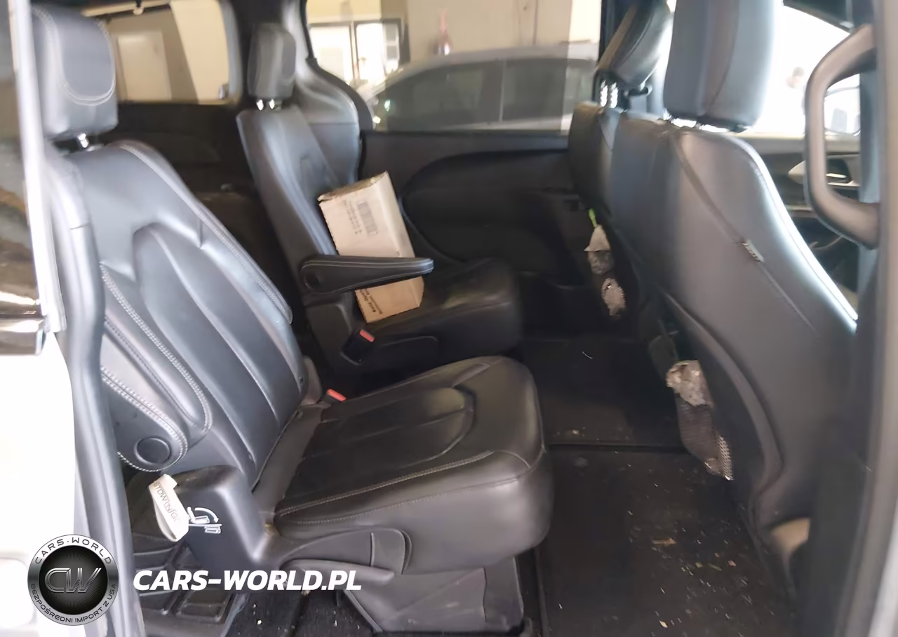 2020 Chrysler Pacifica Touring L VIN:2C4RC1BG1LR233068 - 8