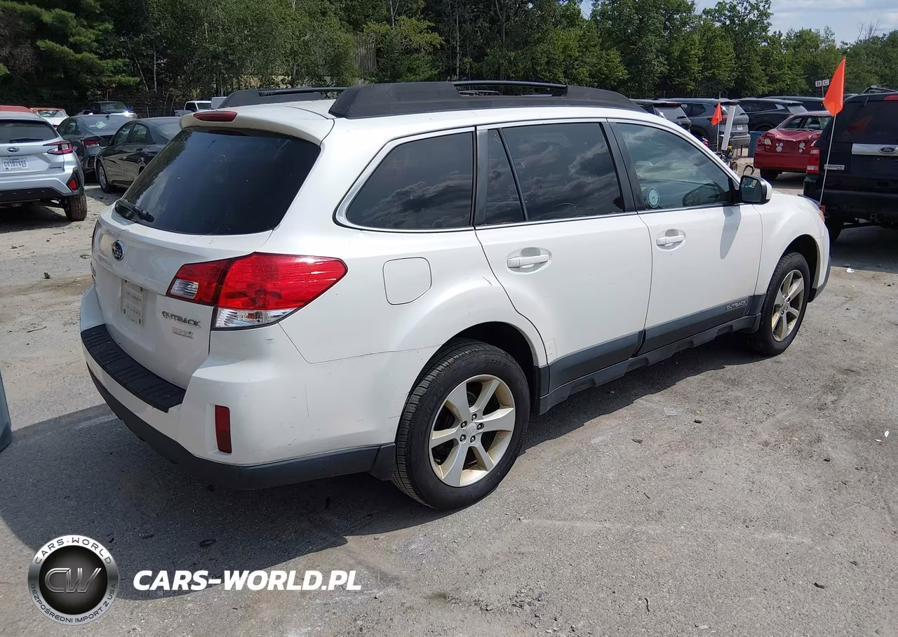 2013 Subaru Outback 2.5I Premium VIN:4S4BRBCC5D3273922 - 4