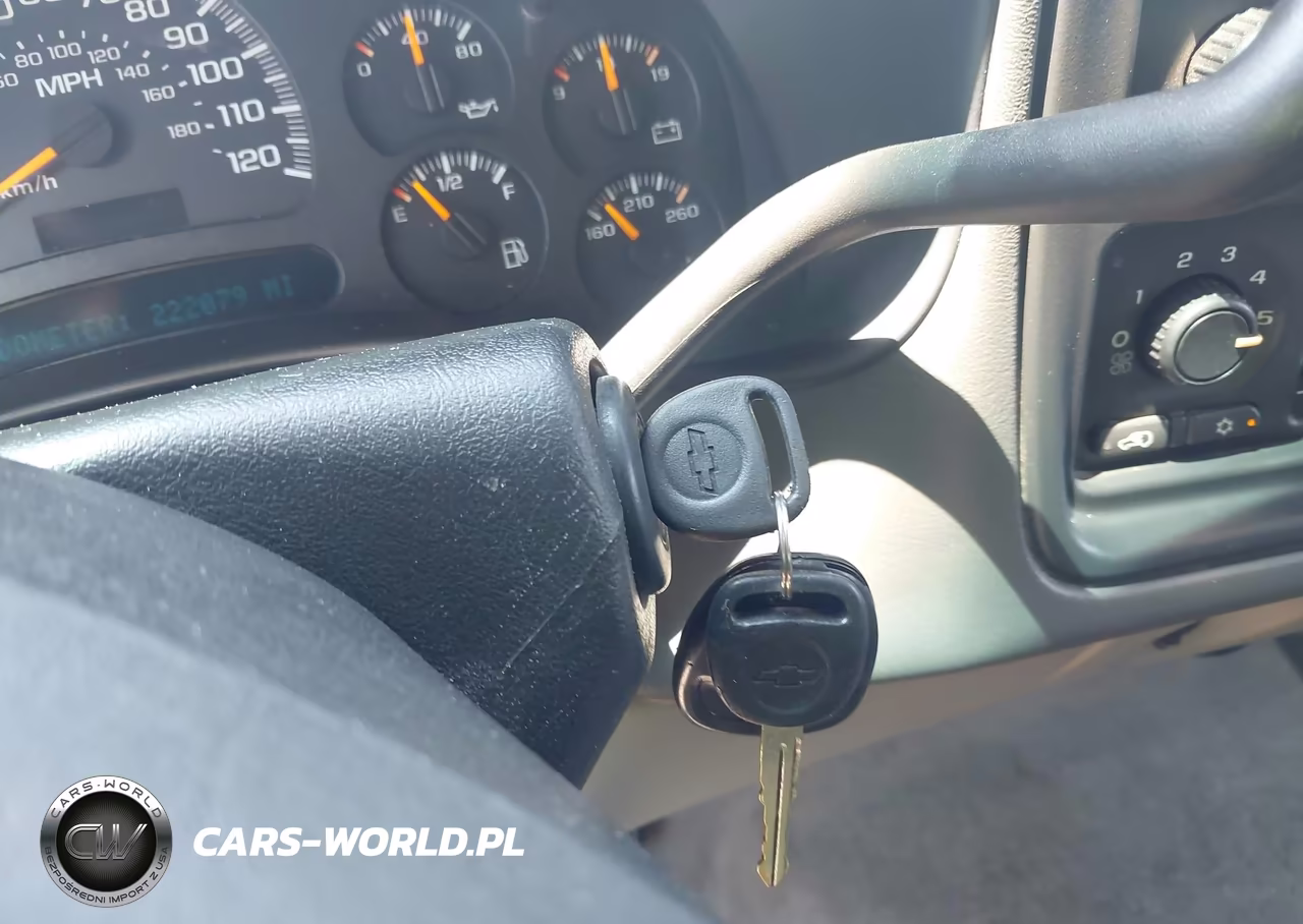 2004 Chevrolet Tahoe Ls VIN:1GNEC13V84R104190 - 11