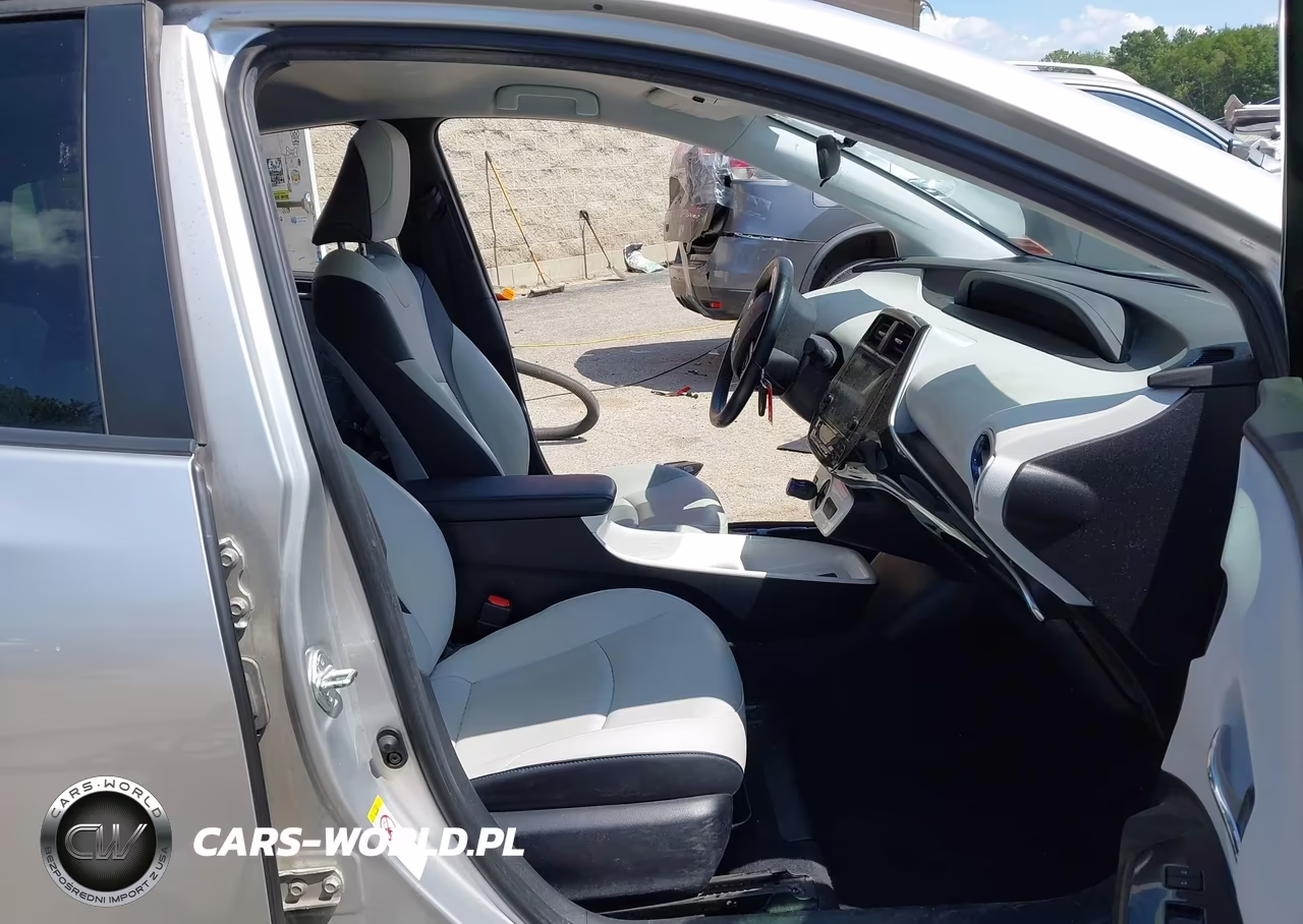 2016 Toyota Prius Three Touring VIN:JTDKARFU6G3515484 - 5