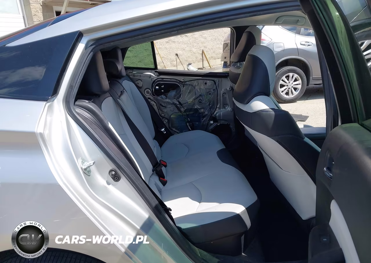 2016 Toyota Prius Three Touring VIN:JTDKARFU6G3515484 - 8