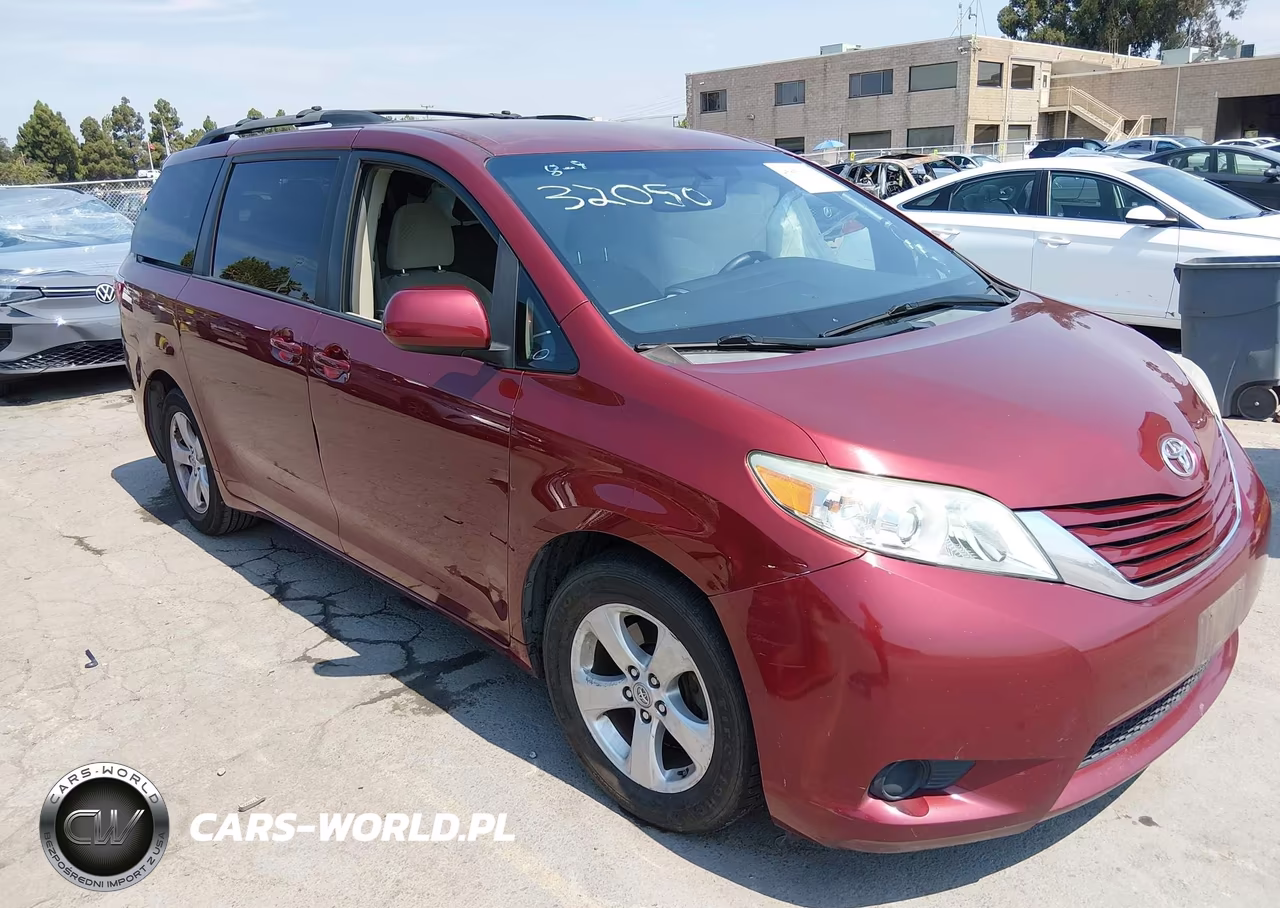 2015 Toyota Sienna Le 8 Passenger – zdjęcie 1 z 17
