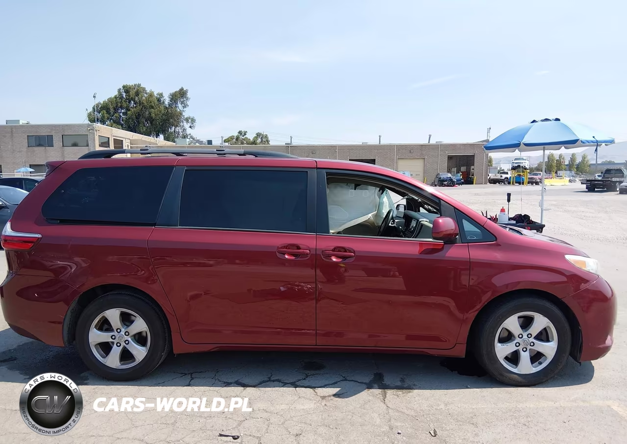 2015 Toyota Sienna Le 8 Passenger VIN:5TDKK3DC0FS671702 - 14