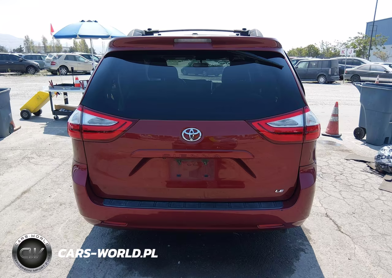 2015 Toyota Sienna Le 8 Passenger VIN:5TDKK3DC0FS671702 - 17