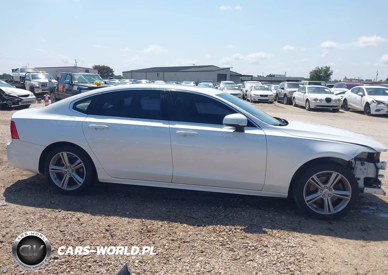 2019 Volvo S90 T5 Momentum VIN:LVY102AK2KP106579 - 13