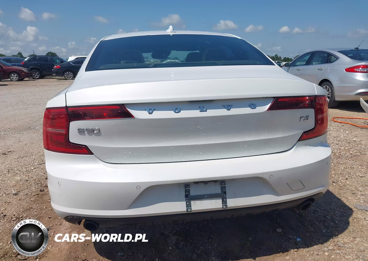 2019 Volvo S90 T5 Momentum VIN:LVY102AK2KP106579 - 16