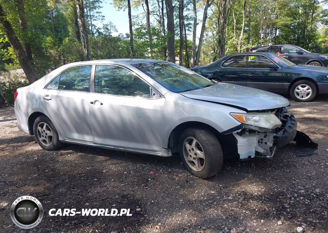 2014 Toyota Camry Le – zdjęcie 1 z 16