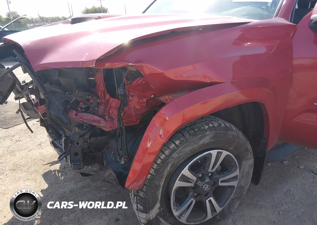 2018 Toyota Tacoma VIN:3TMCZ5AN1JM171882 - 6
