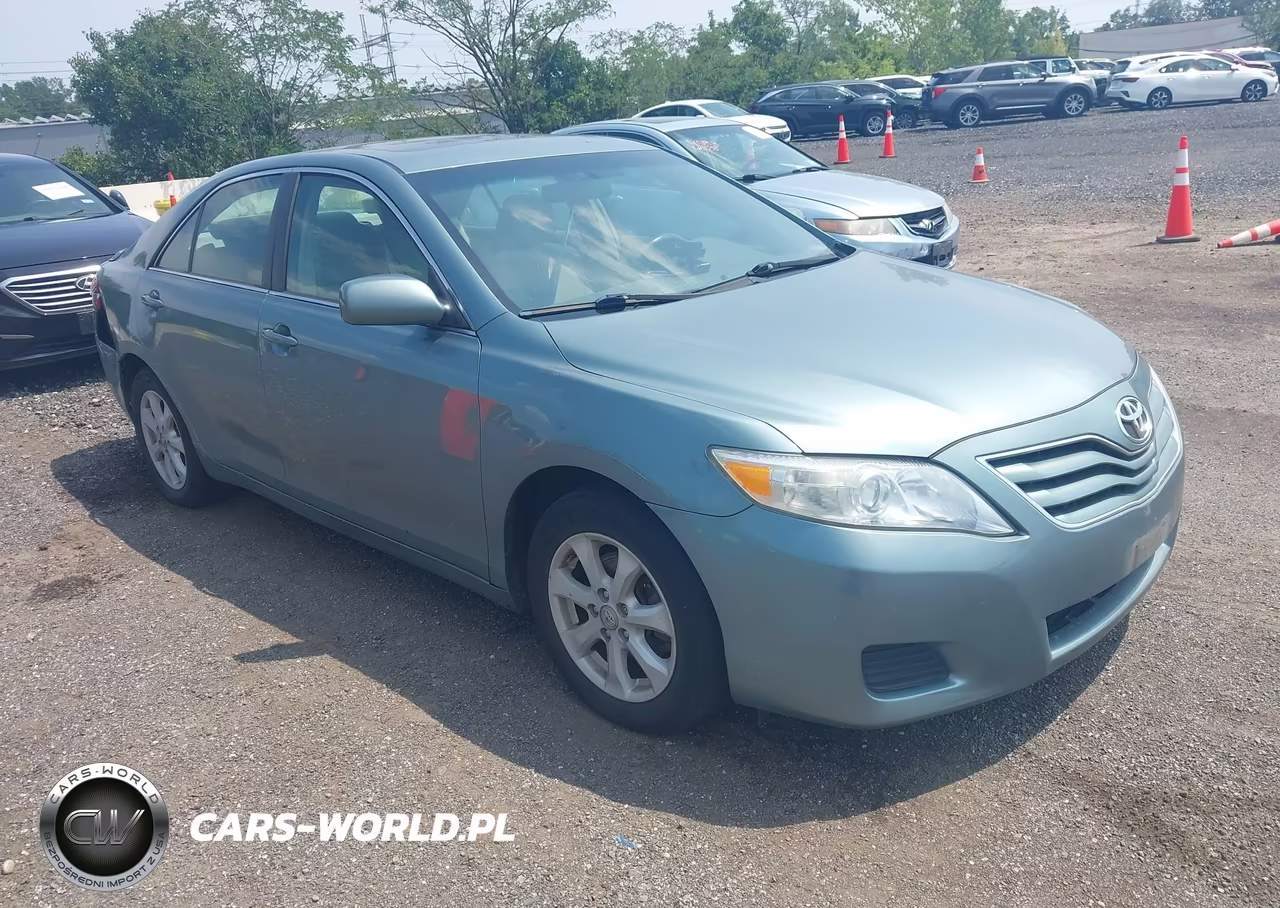 2010 Toyota Camry Le – zdjęcie 1 z 11
