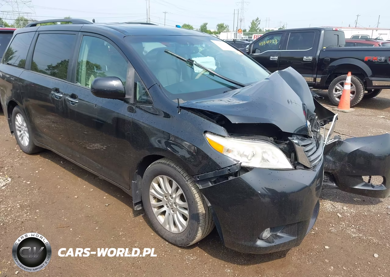 2013 Toyota Sienna Xle V6 8 Passenger