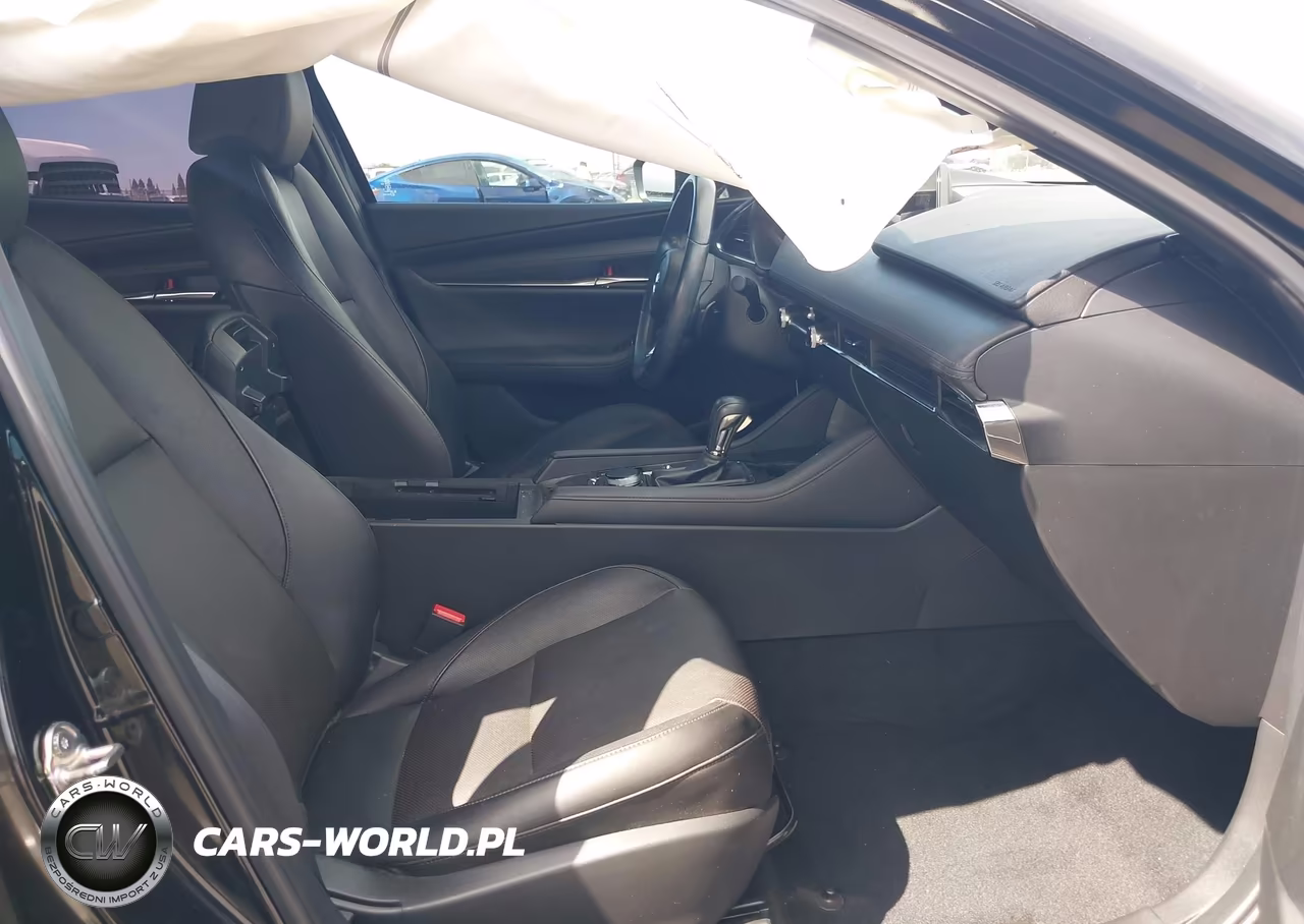 2019 Mazda Mazda3 Premium Package VIN:JM1BPANM5K1138622 - 5