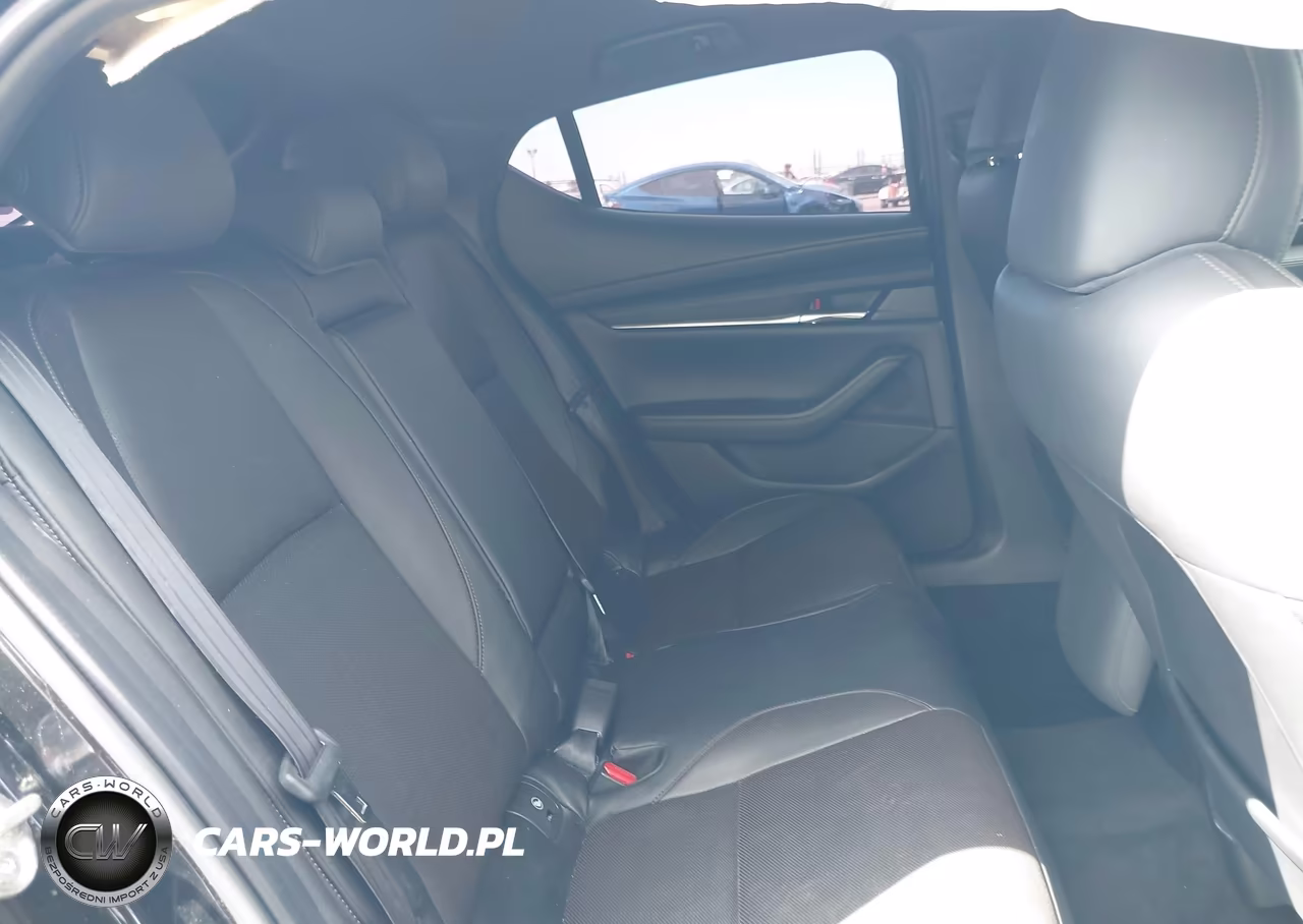 2019 Mazda Mazda3 Premium Package VIN:JM1BPANM5K1138622 - 8