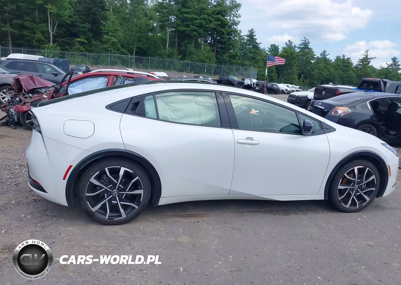 2024 Toyota Prius Prime Xse VIN:JTDACACUXR3018890 - 13