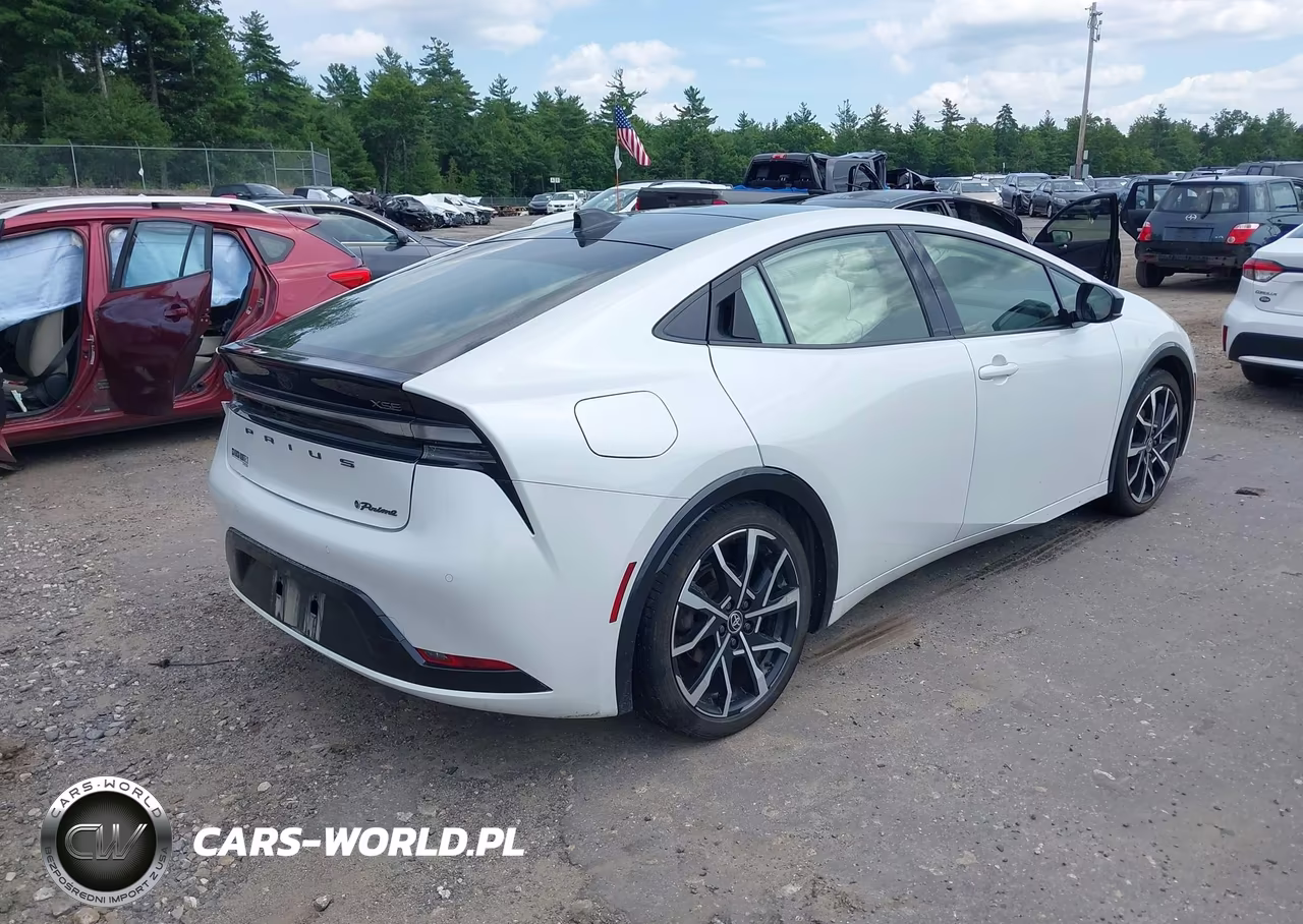 2024 Toyota Prius Prime Xse VIN:JTDACACUXR3018890 - 4