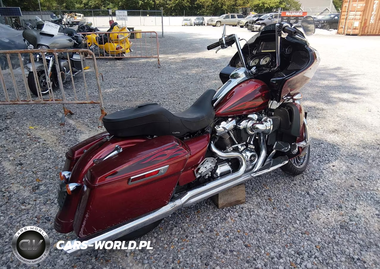 2017 Harley-Davidson Fltrxs Road Glide Special VIN:1HD1KTC11HB641399 - 4