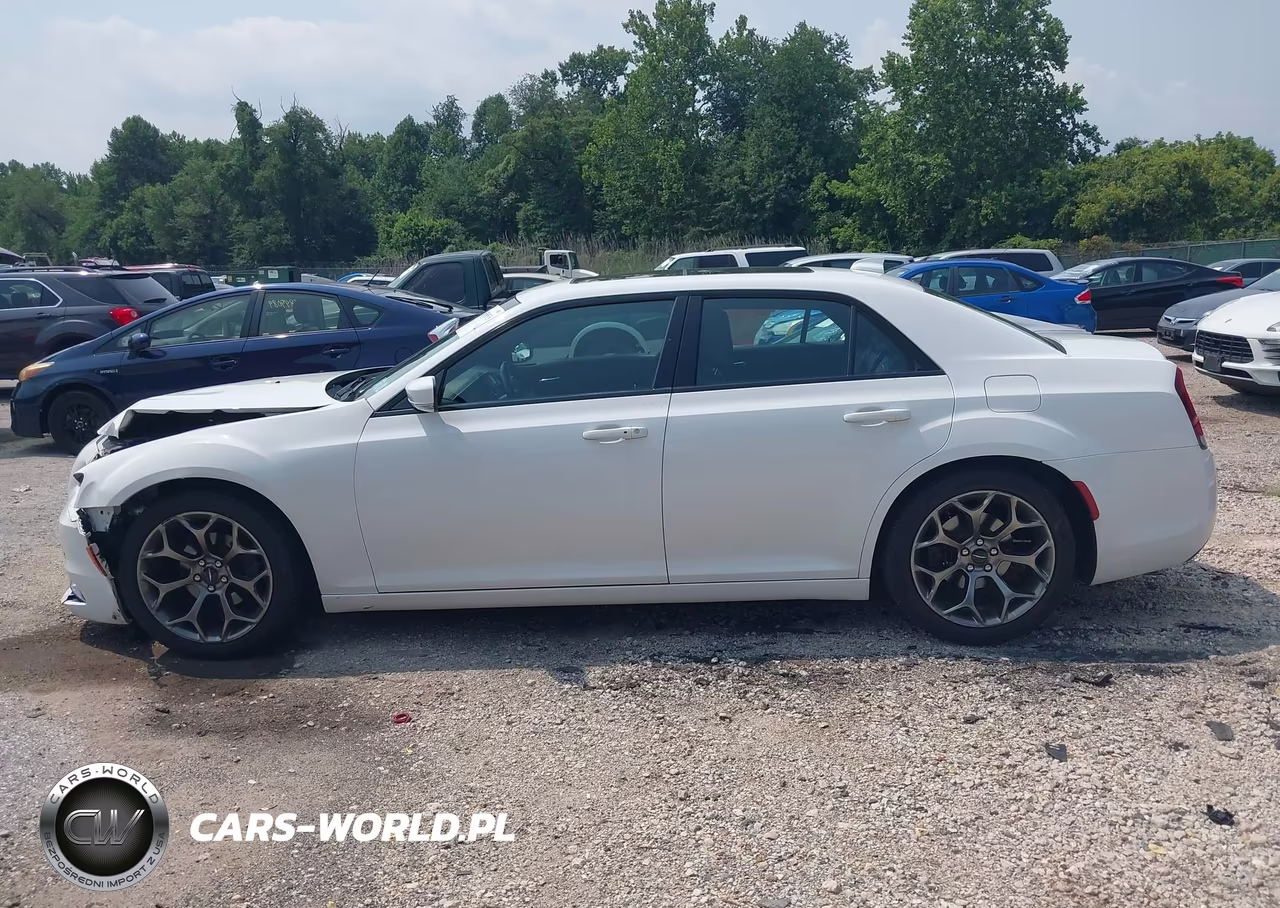 2016 Chrysler 300 300S VIN:2C3CCABG1GH147930 - 14