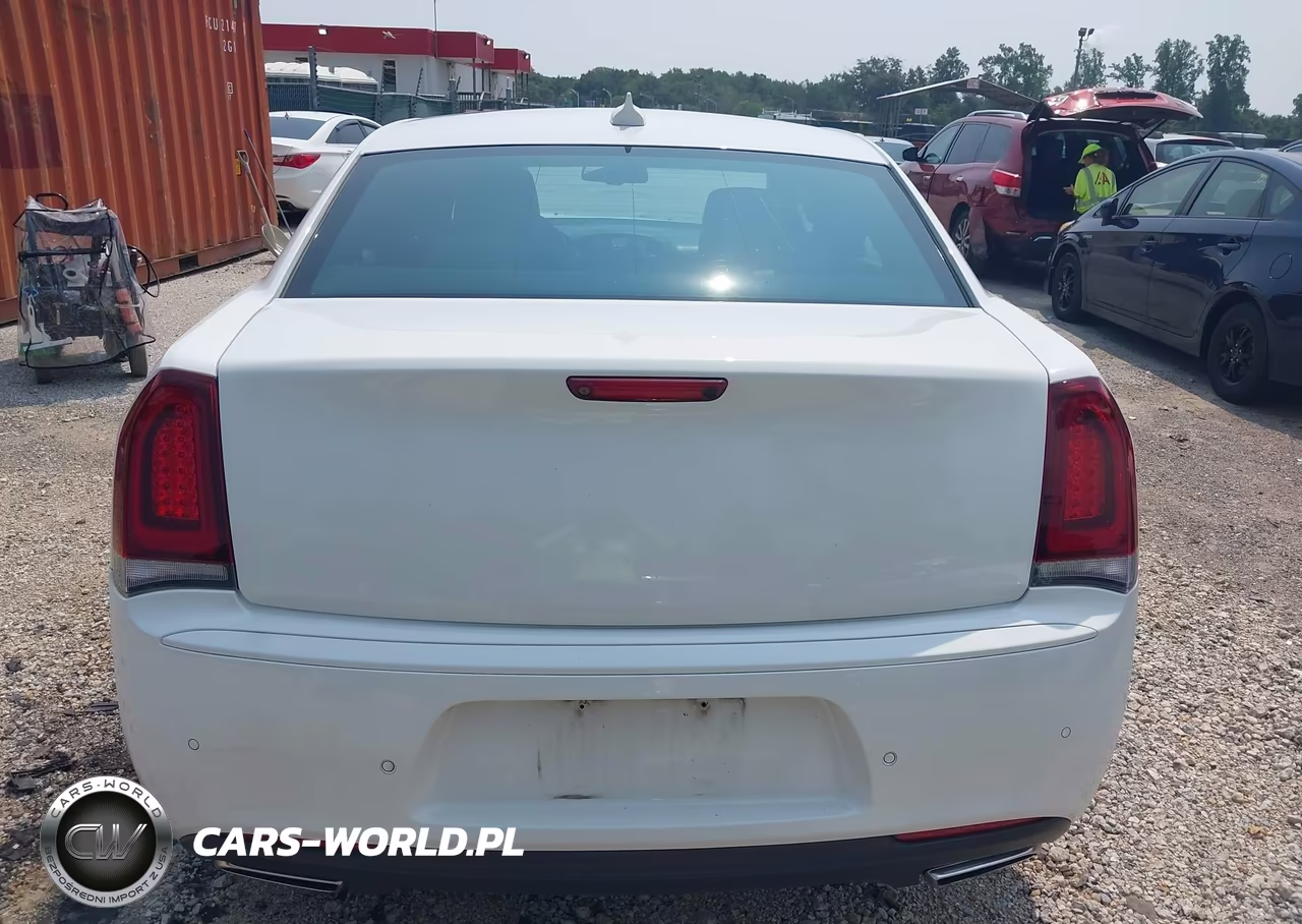 2016 Chrysler 300 300S VIN:2C3CCABG1GH147930 - 16