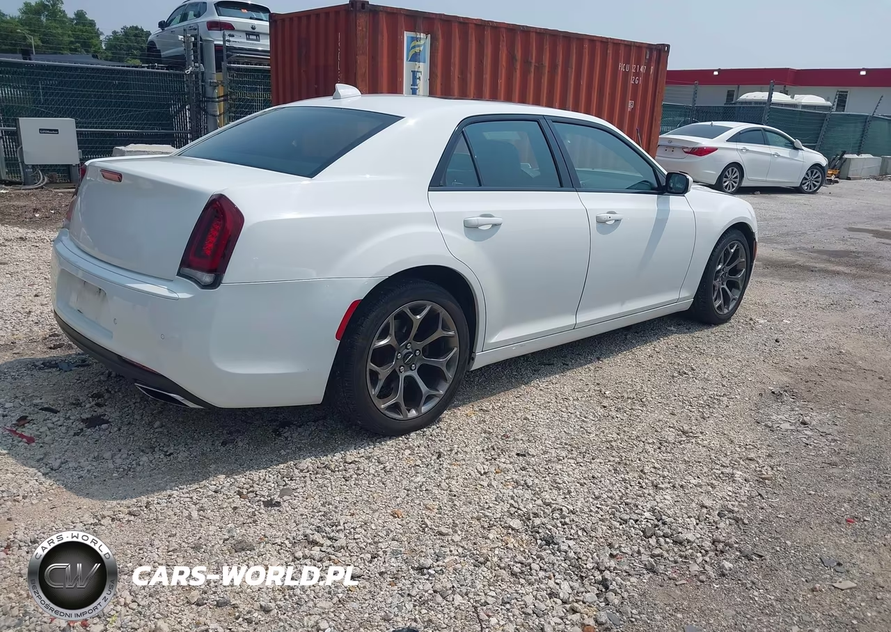 2016 Chrysler 300 300S VIN:2C3CCABG1GH147930 - 4