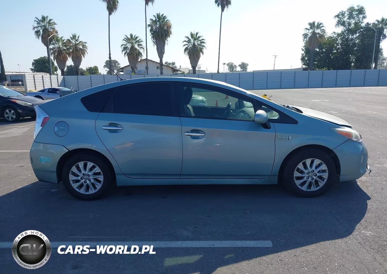 2014 Toyota Prius Plug-In VIN:JTDKN3DP4E3052692 - 13