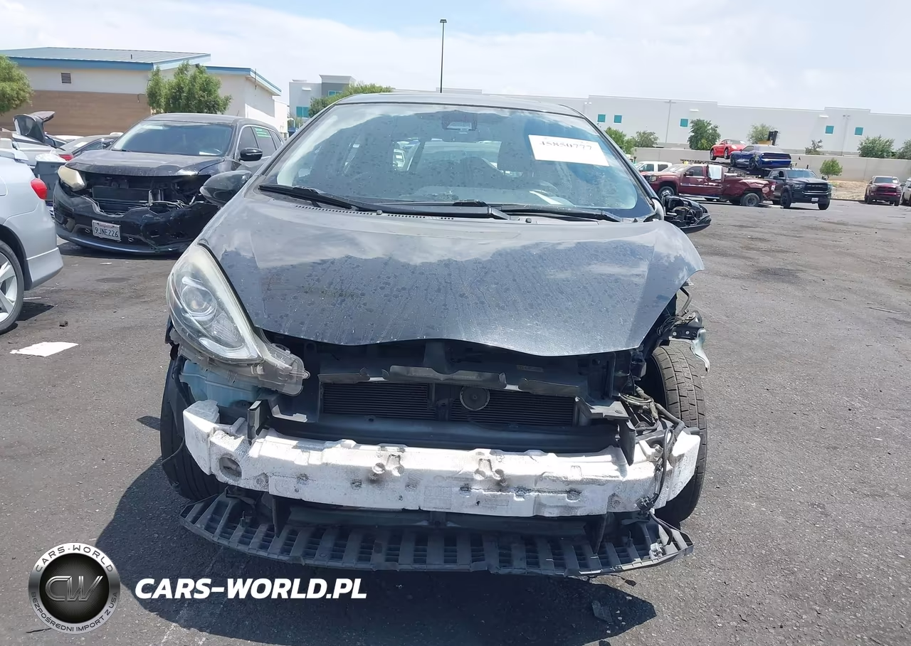 2018 Toyota Prius C Four VIN:JTDKDTB32J1605266 - 13
