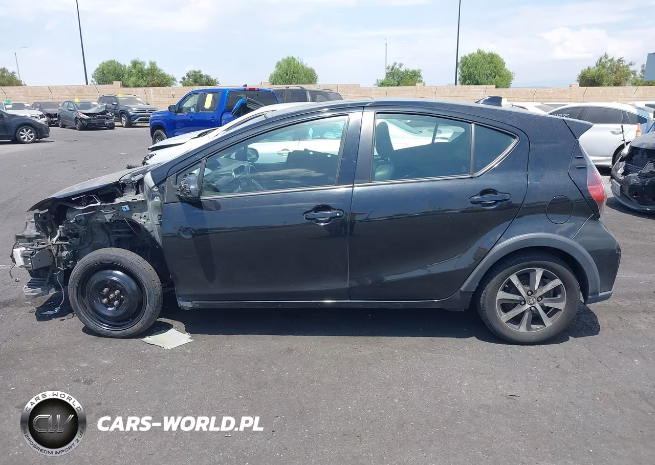 2018 Toyota Prius C Four VIN:JTDKDTB32J1605266 - 15