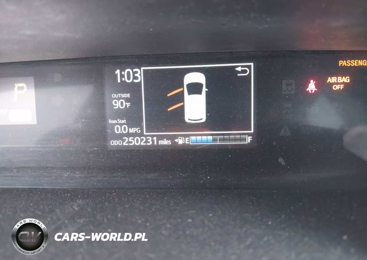 2018 Toyota Prius C Four VIN:JTDKDTB32J1605266 - 16