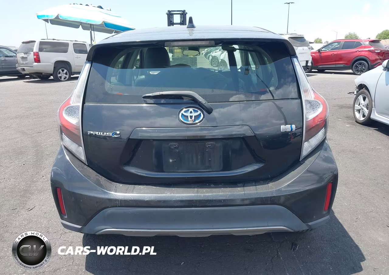 2018 Toyota Prius C Four VIN:JTDKDTB32J1605266 - 17
