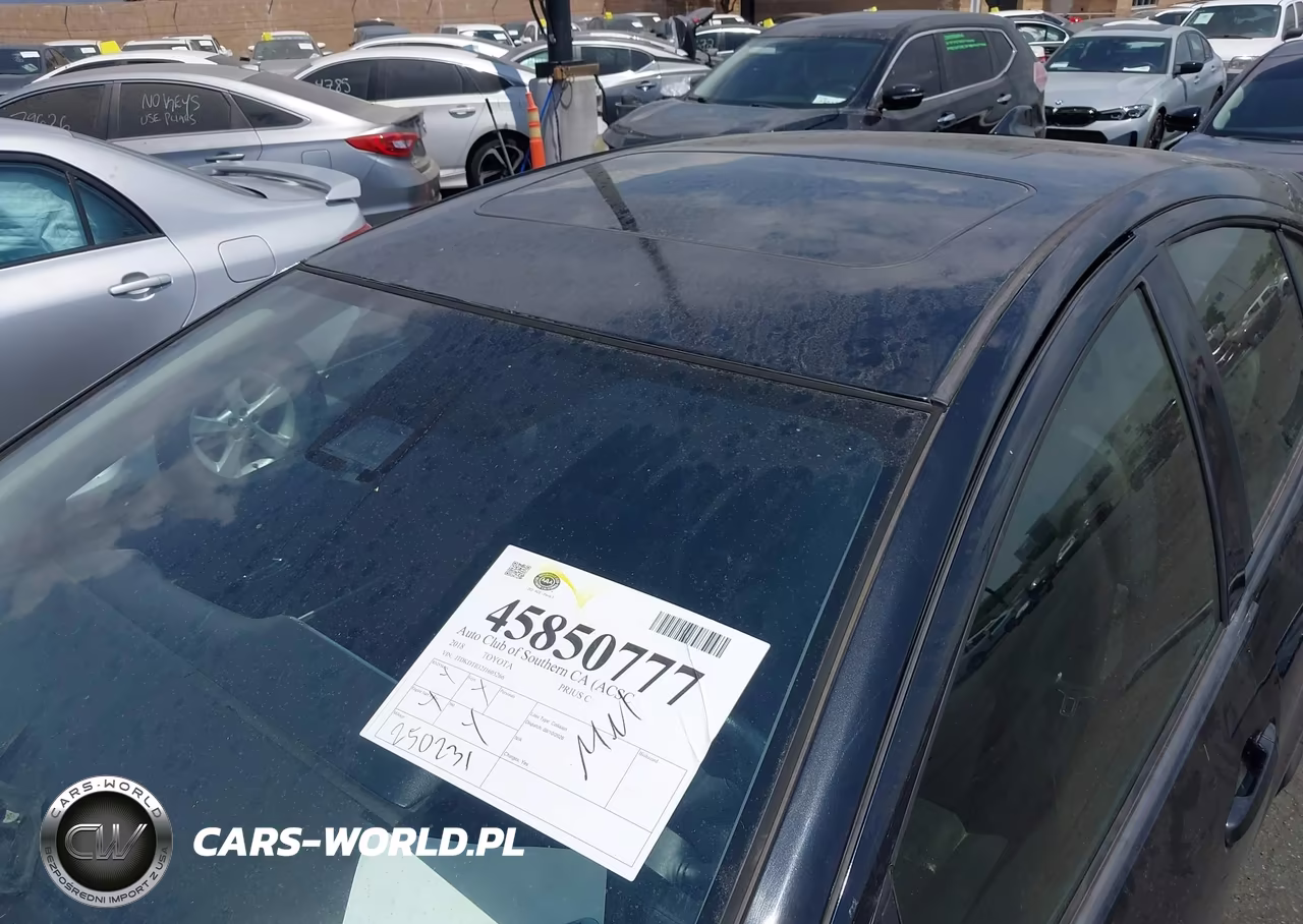 2018 Toyota Prius C Four VIN:JTDKDTB32J1605266 - 19