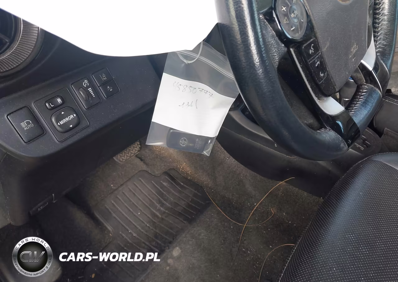2018 Toyota Prius C Four VIN:JTDKDTB32J1605266 - 21