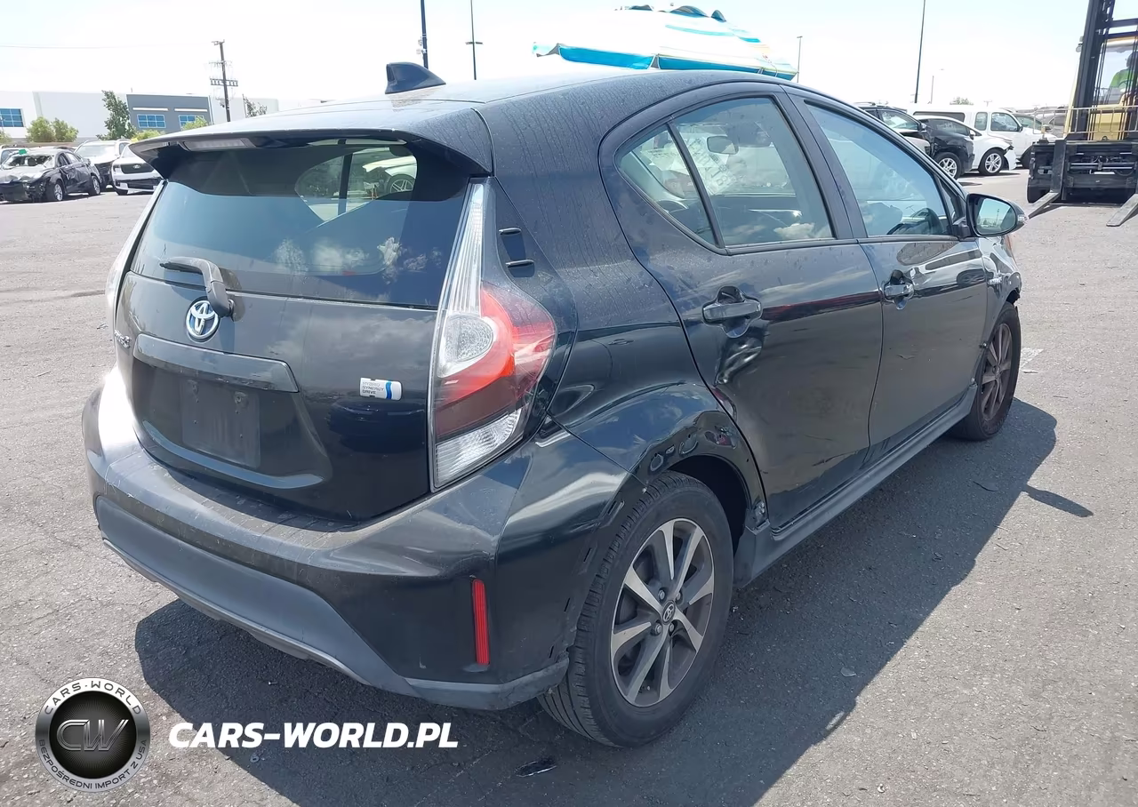 2018 Toyota Prius C Four VIN:JTDKDTB32J1605266 - 4