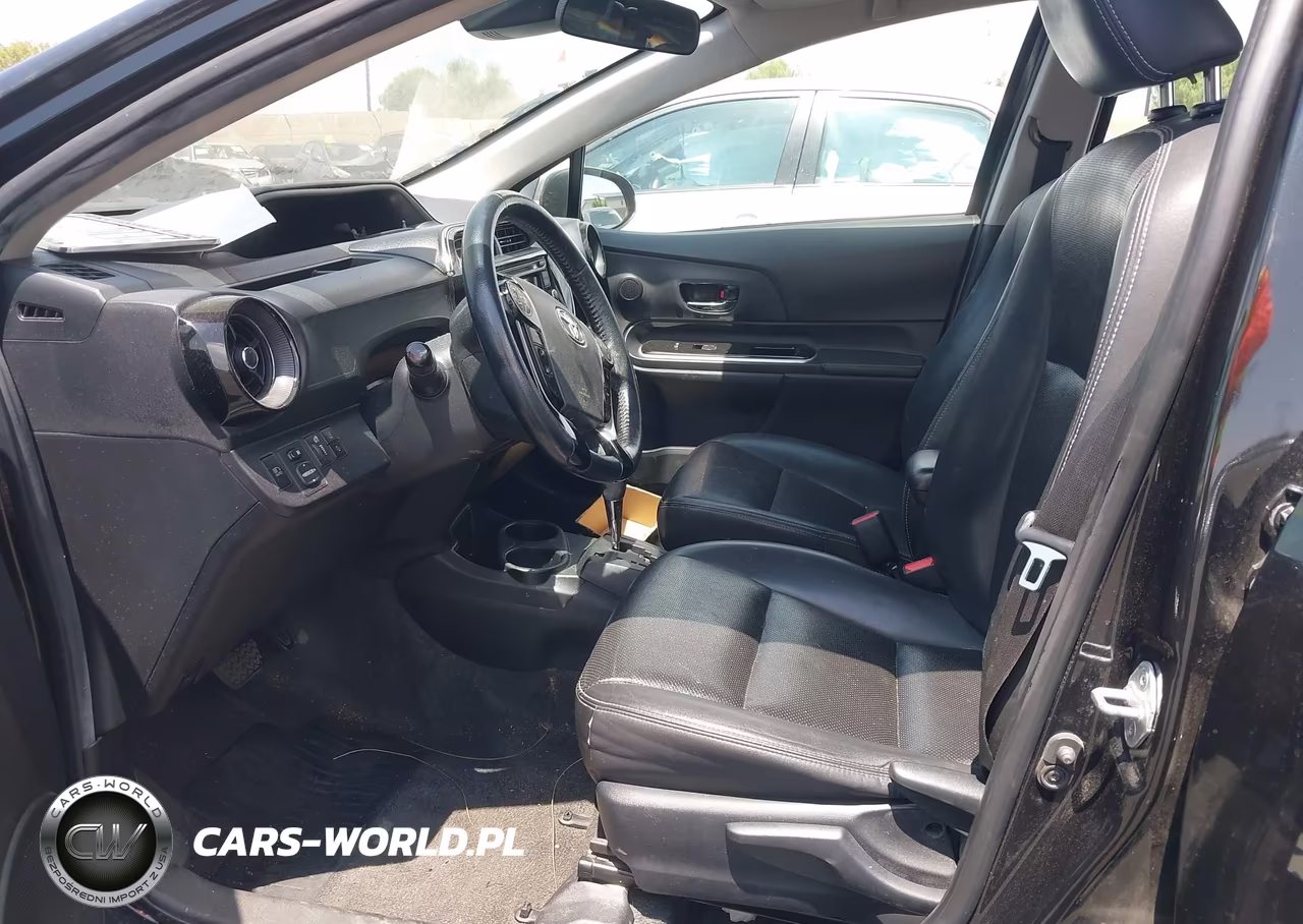 2018 Toyota Prius C Four VIN:JTDKDTB32J1605266 - 5