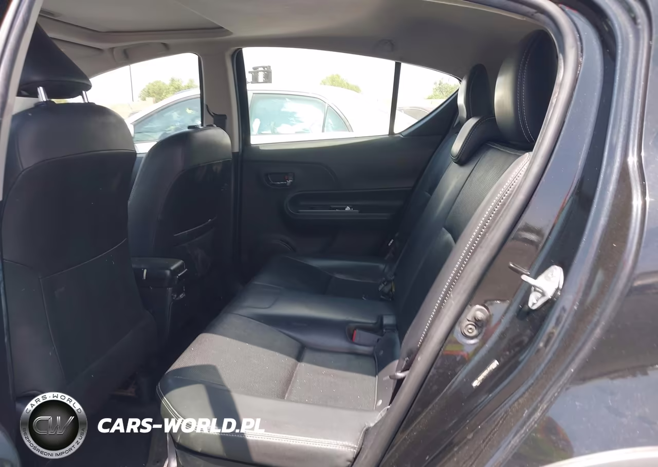 2018 Toyota Prius C Four VIN:JTDKDTB32J1605266 - 8