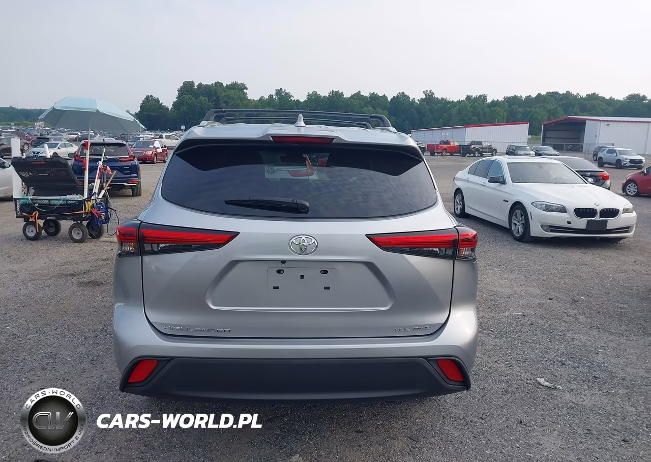 2022 Toyota Highlander Xle VIN:5TDGZRBHXNS565940 - 17