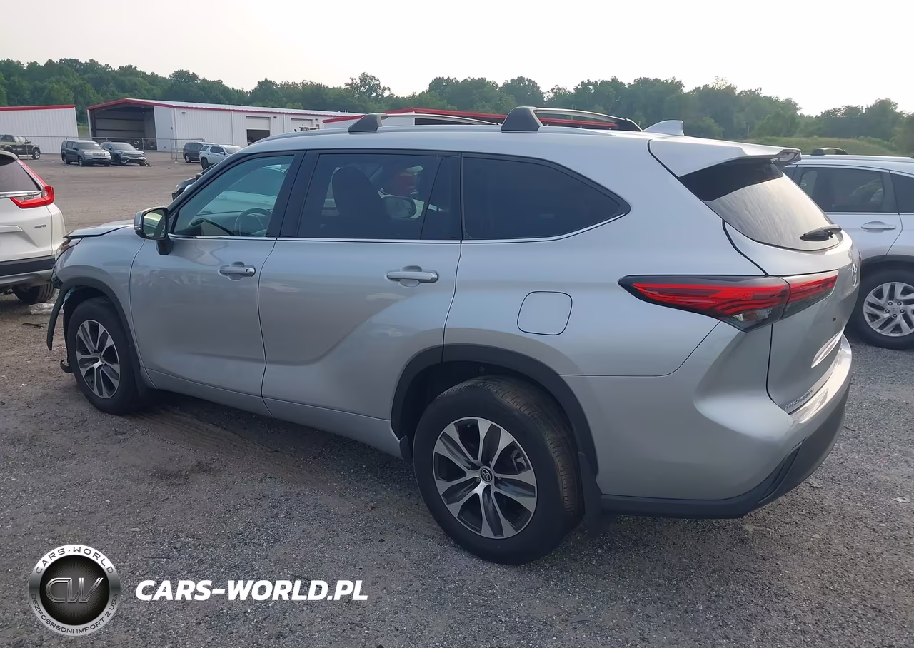 2022 Toyota Highlander Xle VIN:5TDGZRBHXNS565940 - 3