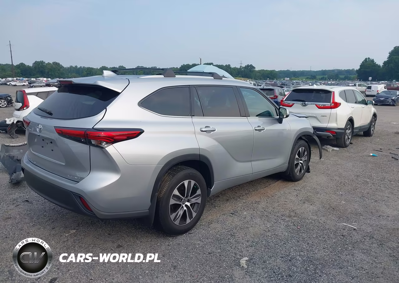 2022 Toyota Highlander Xle VIN:5TDGZRBHXNS565940 - 4