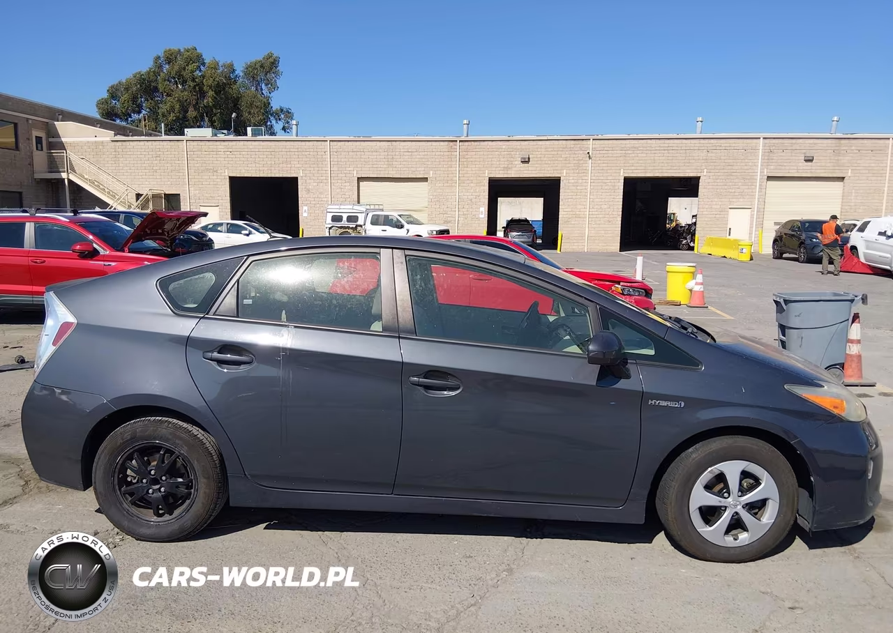 2013 Toyota Prius Three VIN:JTDKN3DU3D1724273 - 13