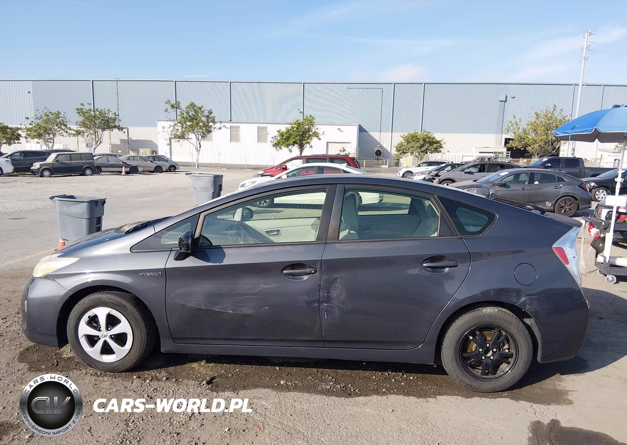 2013 Toyota Prius Three VIN:JTDKN3DU3D1724273 - 14