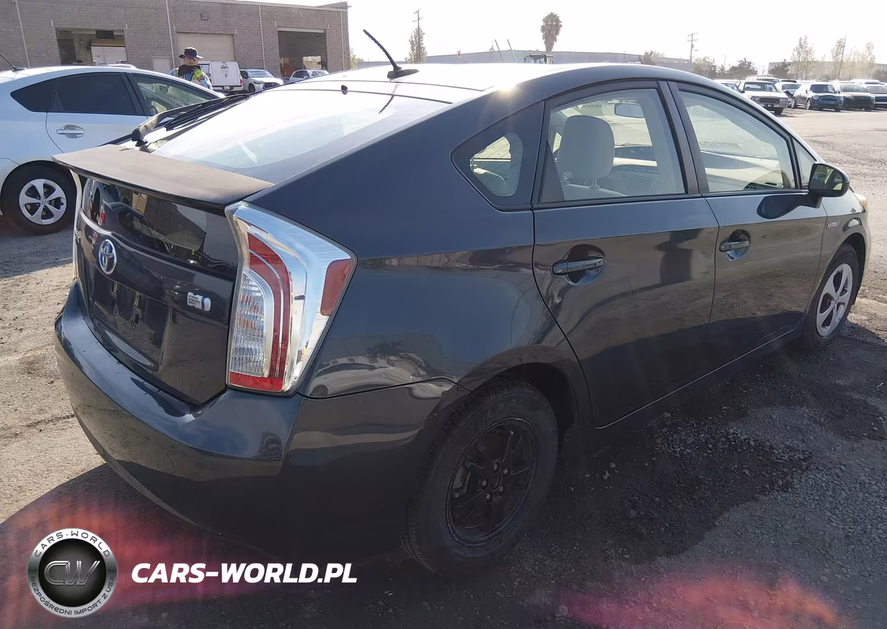 2013 Toyota Prius Three VIN:JTDKN3DU3D1724273 - 4