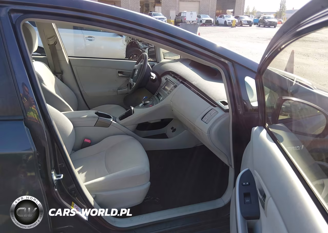 2013 Toyota Prius Three VIN:JTDKN3DU3D1724273 - 5