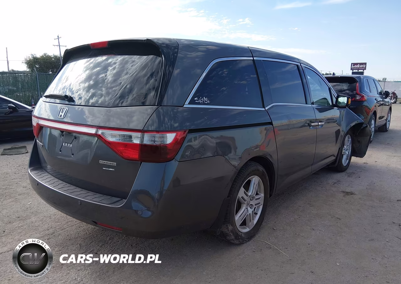 2013 Honda Odyssey Touring-Touring Elite VIN:5FNRL5H90DB092037 - 4