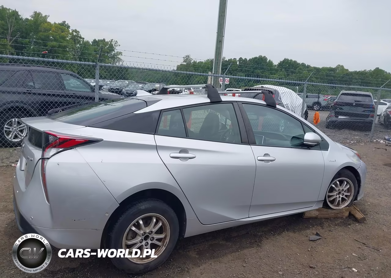 2018 Toyota Prius Four VIN:JTDKARFU9J3064851 - 13