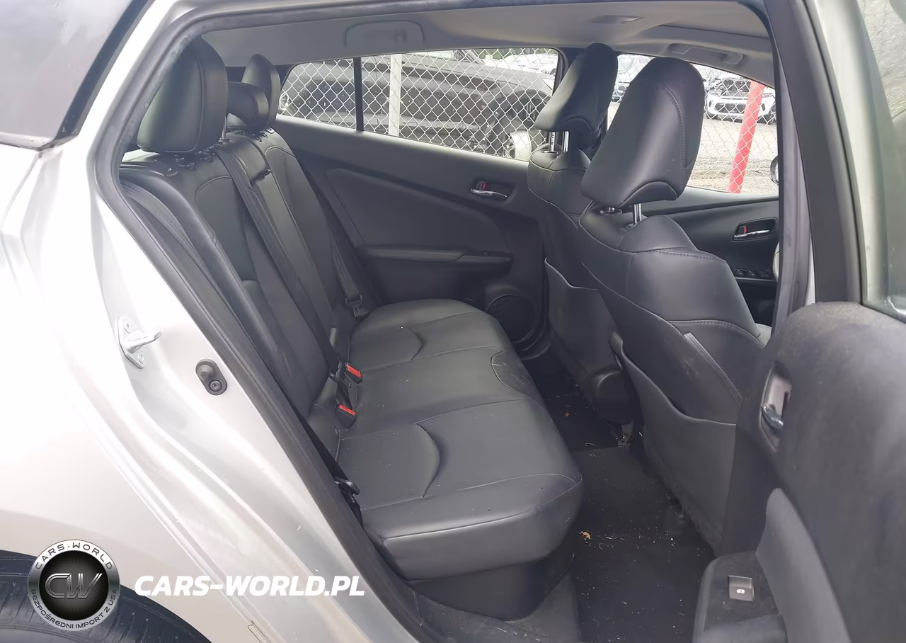 2018 Toyota Prius Four VIN:JTDKARFU9J3064851 - 8
