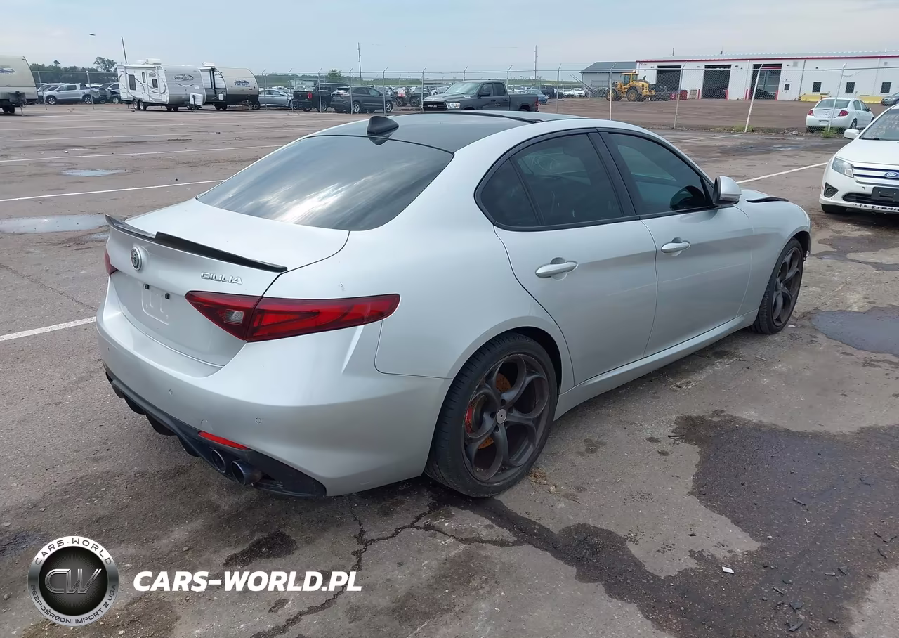 2018 Alfa Romeo Giulia Ti Sport Rwd VIN:ZARFAECN2J7568146 - 4