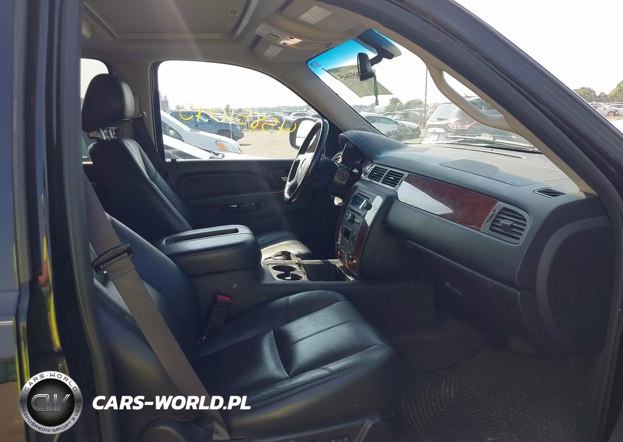 2013 Chevrolet Suburban Lt VIN:1GNSKJE79DR220986 - 5